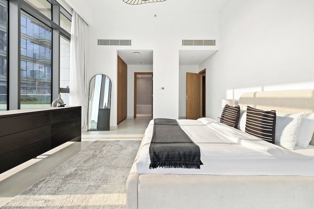 2BR plus M Pet-Friendly Prime Amenities