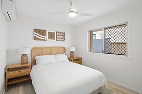 Thirty-Nine Albatross (Apartment 3)