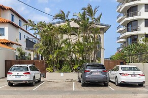 Thirty-Nine Albatross (Apartment 3)
