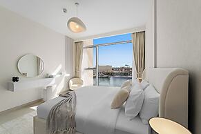 2BR M Canal Front with Full Water Views