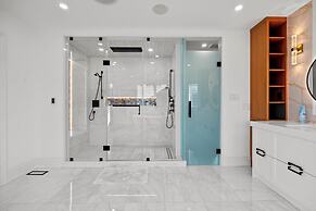 GLOBALSTAY Luxury 4 Bedroom House