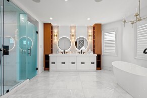 GLOBALSTAY Luxury 4 Bedroom House
