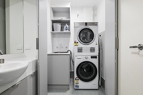 Spacious 3-bed Apartment in Melbourne CBD