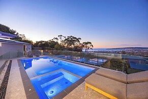Baymere Pool Spa City Views