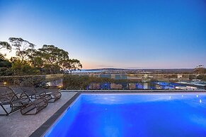 Baymere Pool Spa City Views