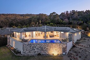 Baymere Pool Spa City Views
