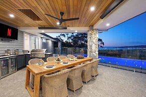 Baymere Pool Spa City Views