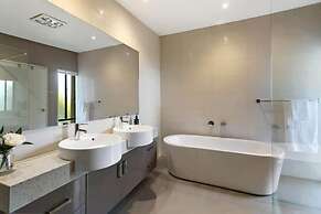 Villa Verde Luxury By The Golf Course