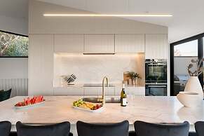 Banksia Luxury Home With Views