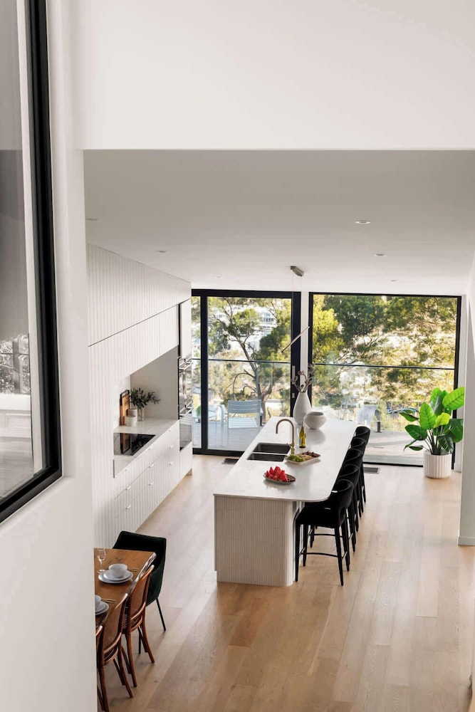 Banksia Luxury Home With Views