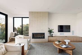 Banksia Luxury Home With Views
