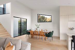 Banksia Luxury Home With Views