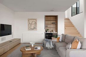 Banksia Luxury Home With Views