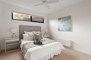 Banksia Luxury Home With Views