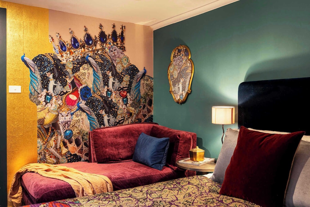 The Empress Direct Access Carlton Gardens