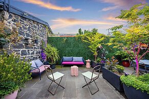 The Empress Direct Access Carlton Gardens