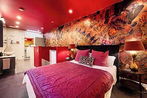 The Empress Direct Access Carlton Gardens