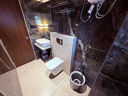 Hotel Saffron Grand Thane