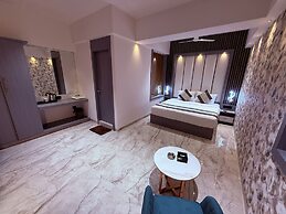 Hotel Saffron Grand Thane
