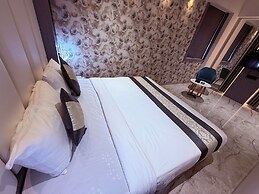 Hotel Saffron Grand Thane