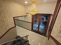 Hotel Saffron Grand Thane