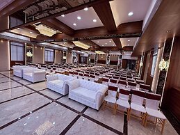 Hotel Saffron Grand Thane
