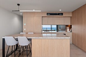 Modern 1-bed With Tamarama Beach Views