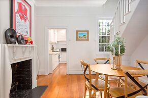 Stylish 2-bed House With Private Courtyard