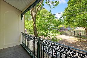 Stylish 2-bed House With Private Courtyard