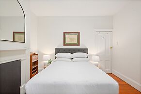 Stylish 2-bed House With Private Courtyard