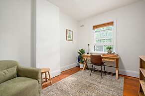 Stylish 2-bed House With Private Courtyard