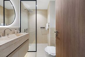 3BR with Burj Khalifa and Canal View