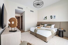 3BR with Burj Khalifa and Canal View