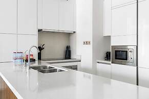 3BR with Burj Khalifa and Canal View