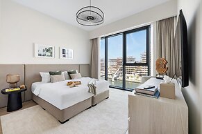 3BR with Burj Khalifa and Canal View