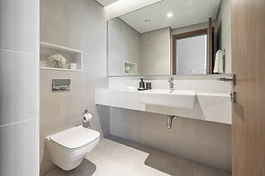 2BR M Water Views Near Downtown