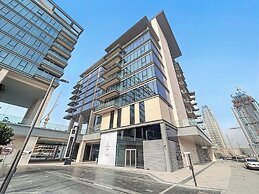 2BR M Water Views Near Downtown