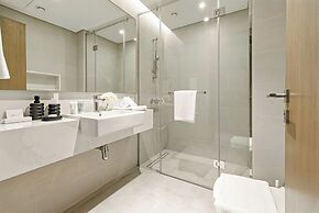2BR M Water Views Near Downtown