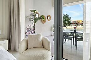2BR M Huge Terrace Direct Canal Access