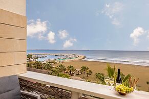 Mackenzie Beachfront Suite
