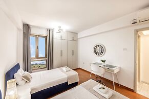 Mackenzie Beachfront Suite
