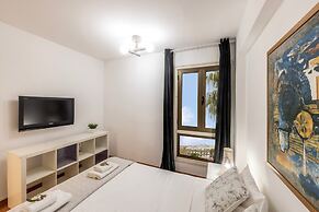 Mackenzie Beachfront Suite