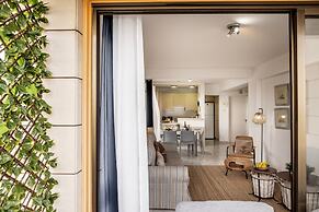 Mackenzie Beachfront Suite