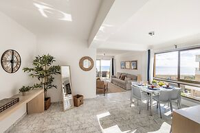 Mackenzie Beachfront Suite