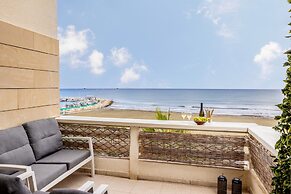 Mackenzie Beachfront Suite