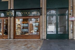Turin Bed Books by Wonderful Italy