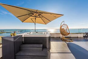 The Ultimate Jacuzzi Penthouse by PS