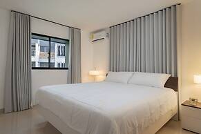 Plaza Colonial Residence By YellowKey