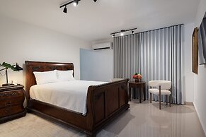 Plaza Colonial Residence By YellowKey