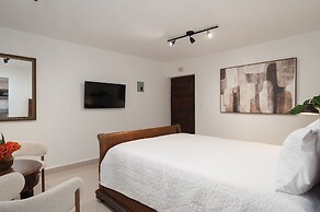 Plaza Colonial Residence By YellowKey